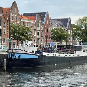https://hotelschip-sarah.amsterdamhotelsnl.com