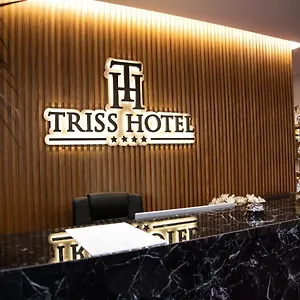**** Otel Triss Arnavutluk
